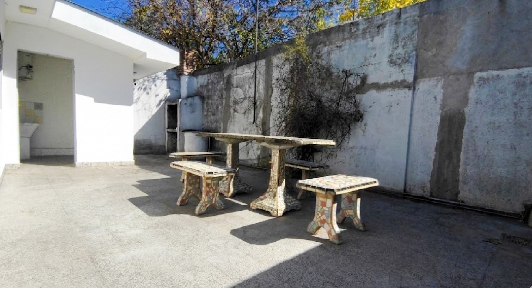 ALQUILER DE LUMINOSO PH DE 2 AMBIENTES CON GRAN PATIO Y PARRILLA