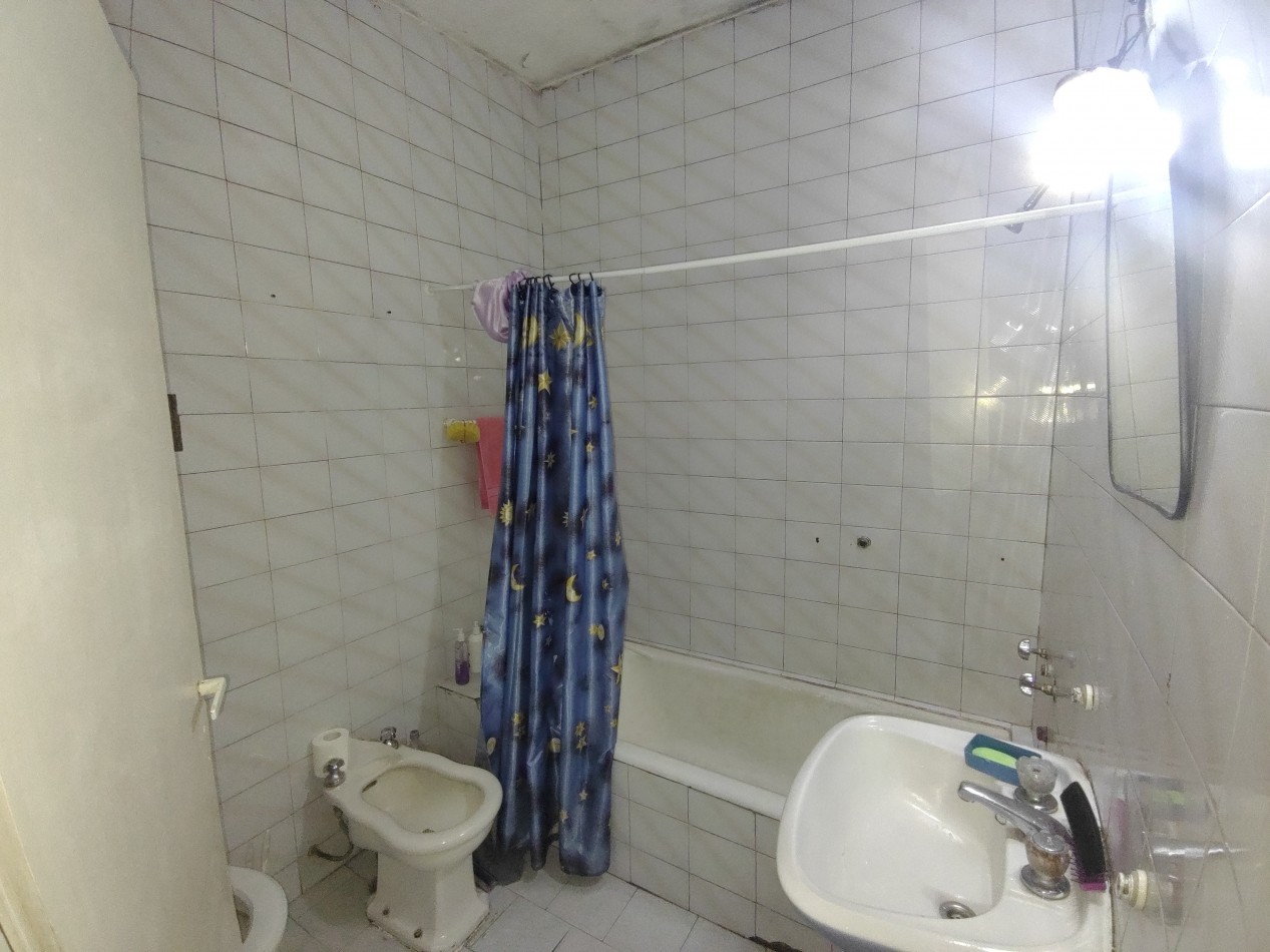 VENTA DE CASA A REFACCIONAR CON GRAN LOTE