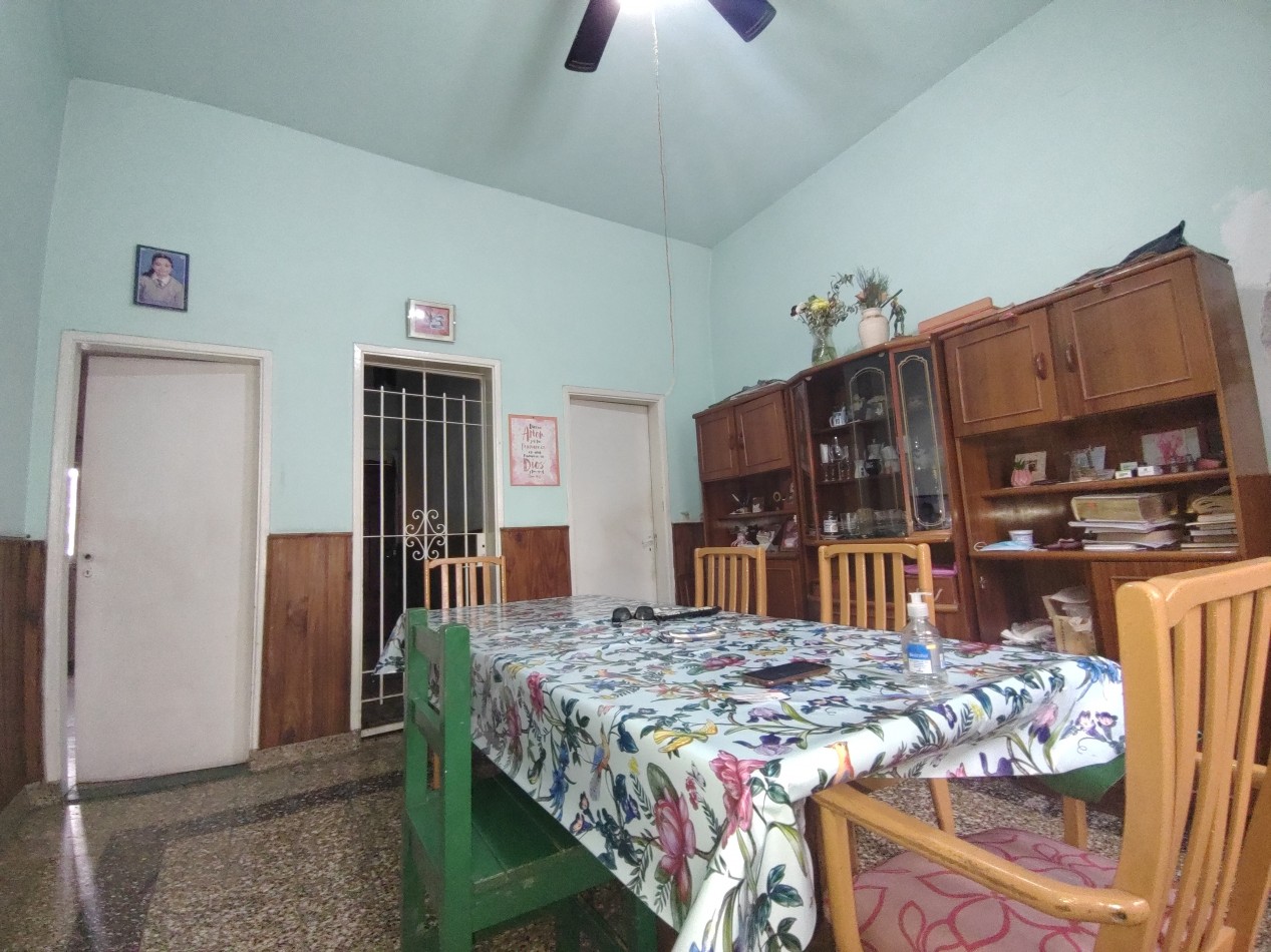 VENTA DE CASA A REFACCIONAR CON GRAN LOTE