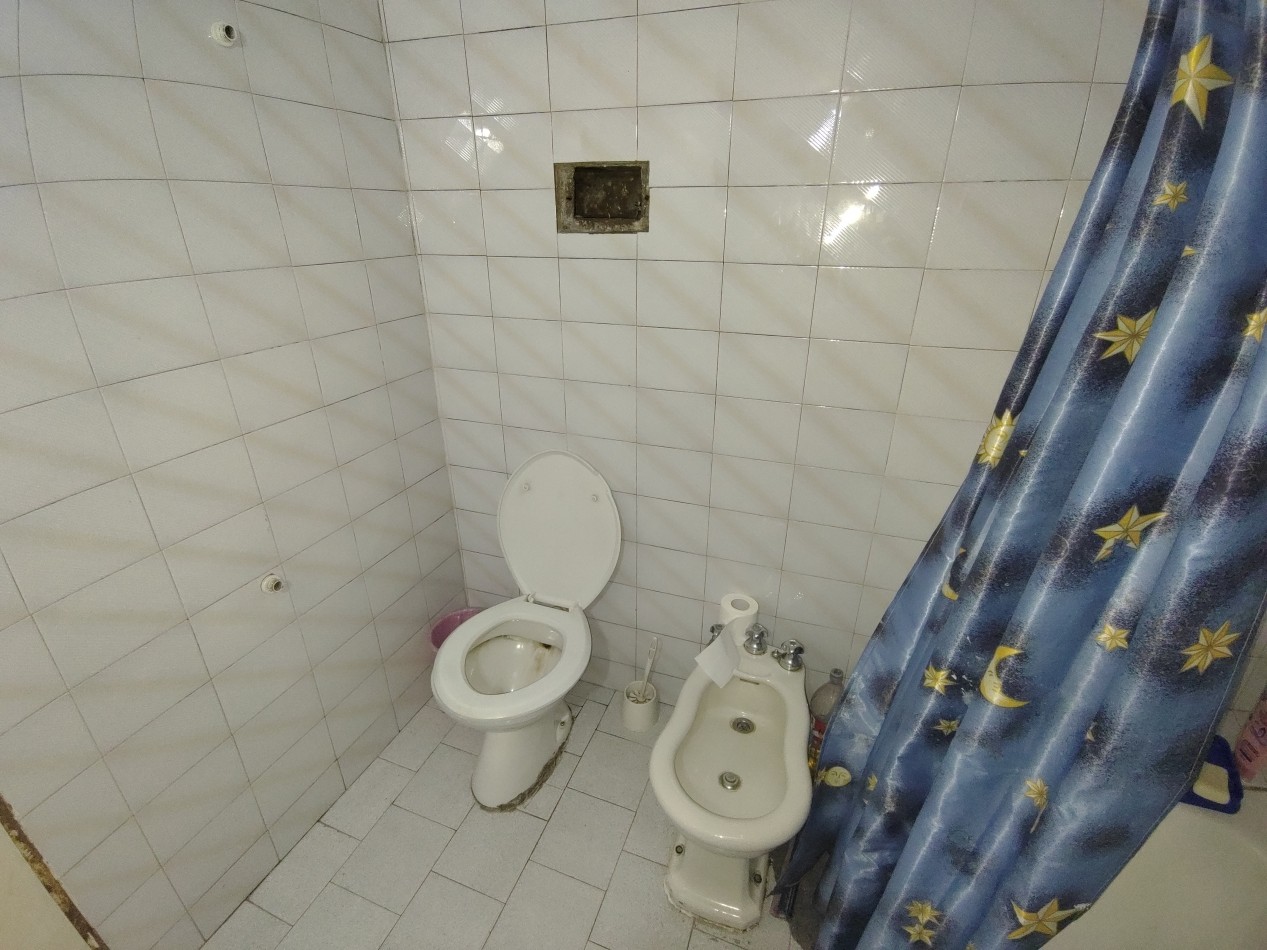 VENTA DE CASA A REFACCIONAR CON GRAN LOTE