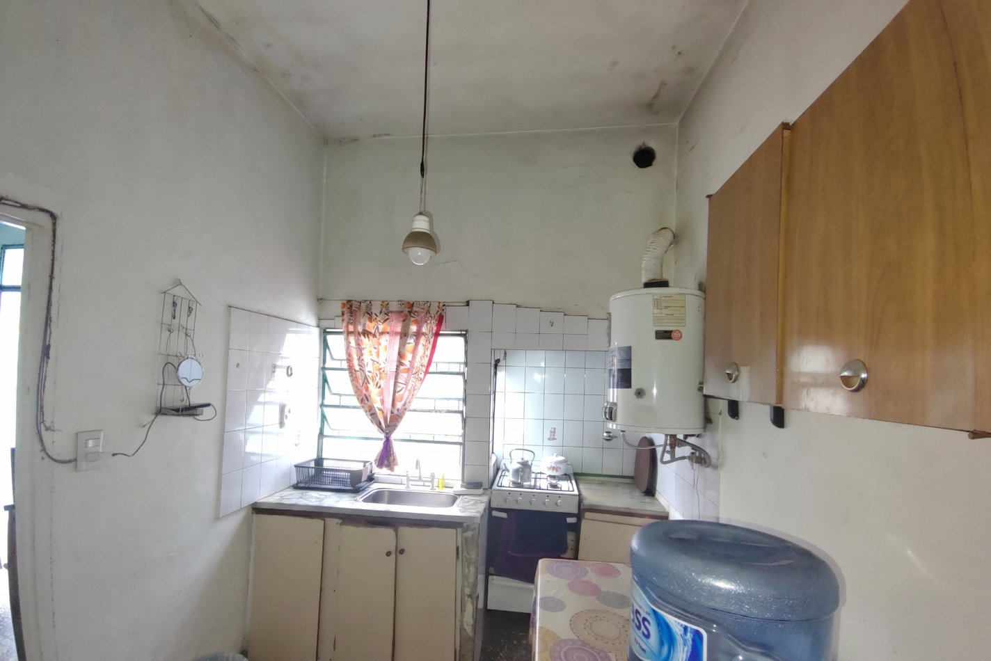 VENTA DE CASA A REFACCIONAR CON GRAN LOTE