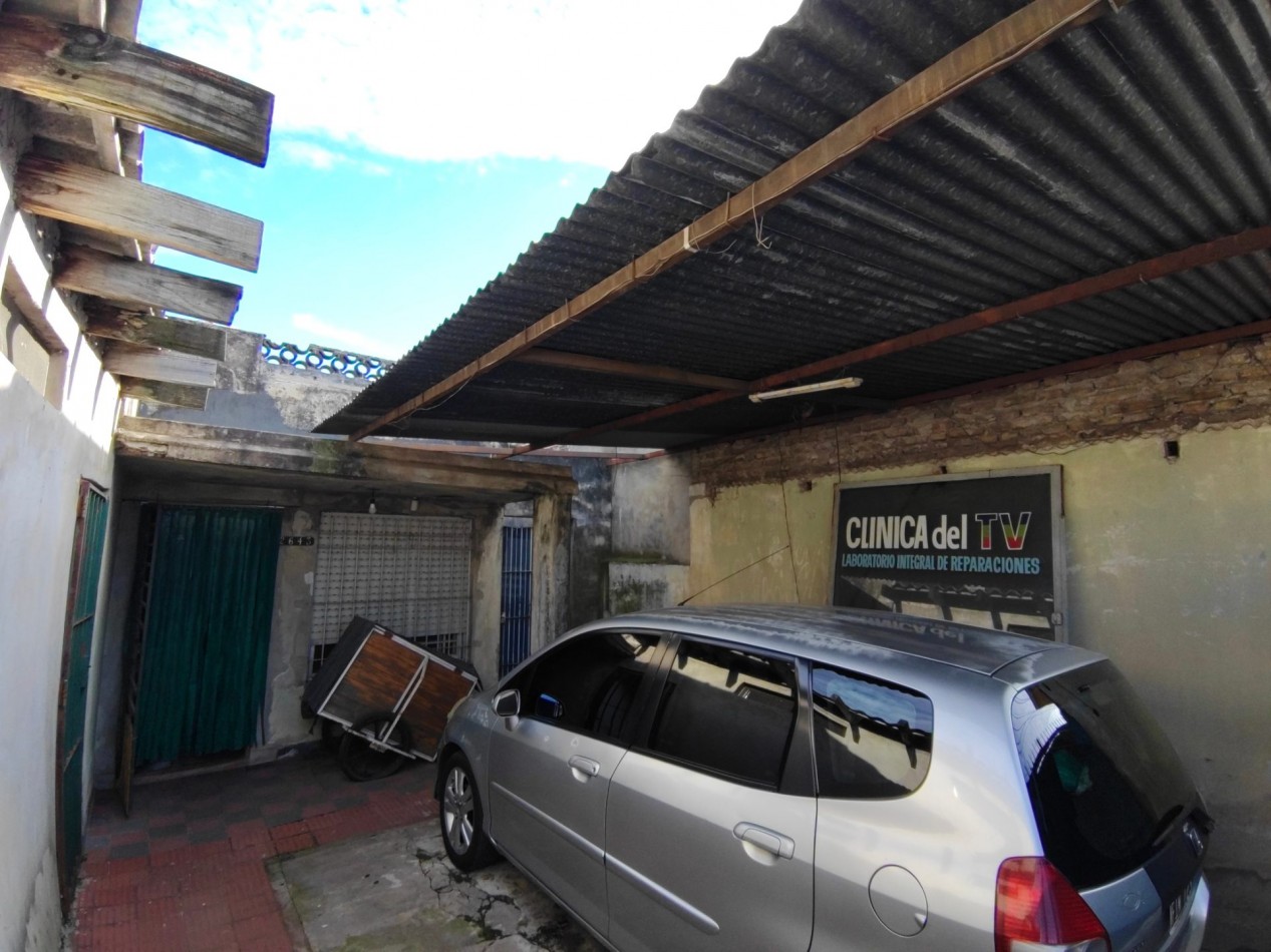 VENTA DE LOTE DE 444 M² CON CASA A REFACCIONAR Y LOCAL AL FRENTE