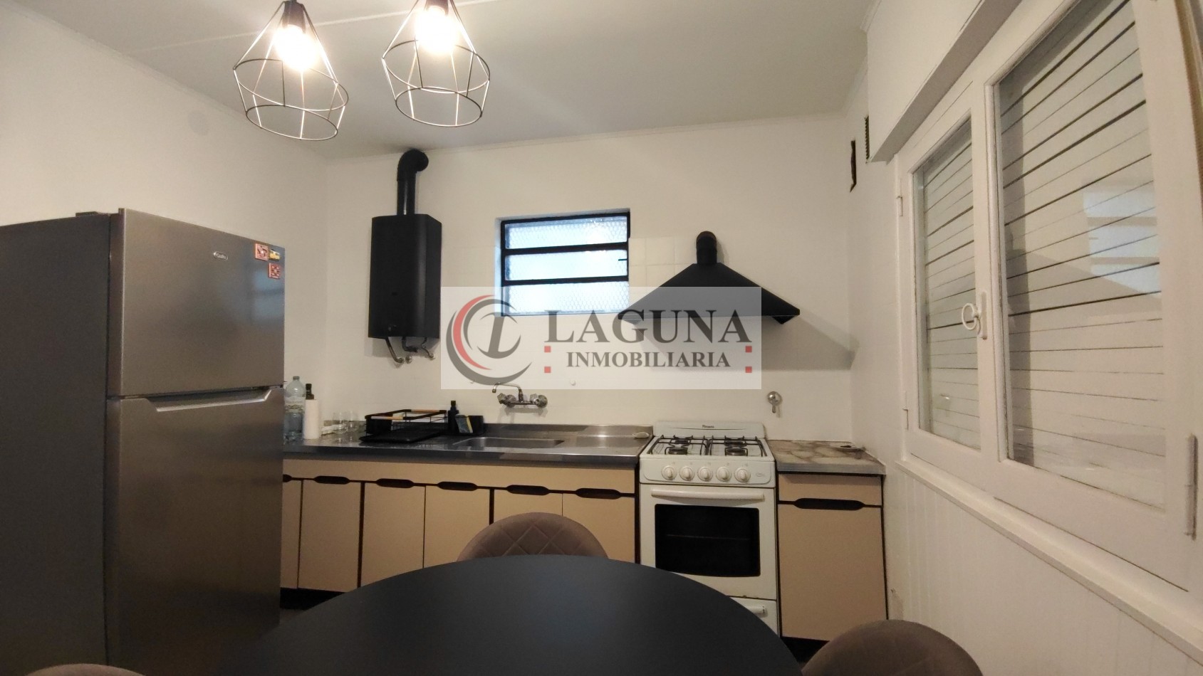 VENTA DE CASA MODERNIZADA CON GRAN LOTE, GARAGE Y GALPON