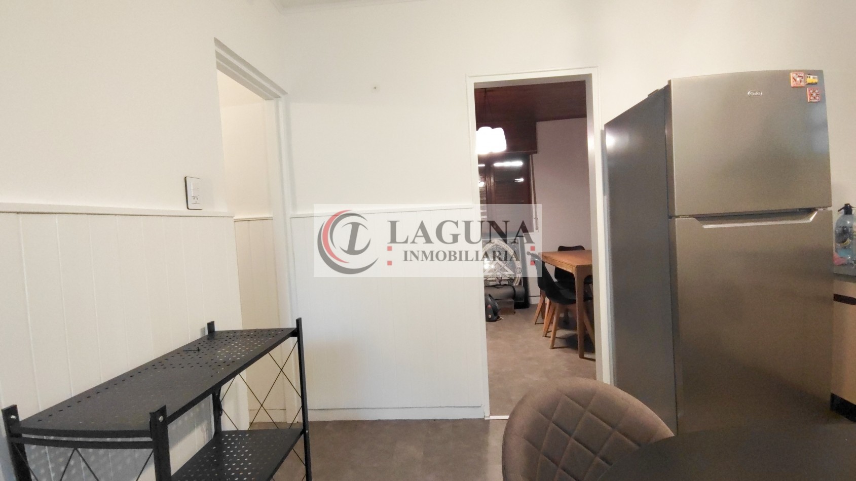 VENTA DE CASA MODERNIZADA CON GRAN LOTE, GARAGE Y GALPON
