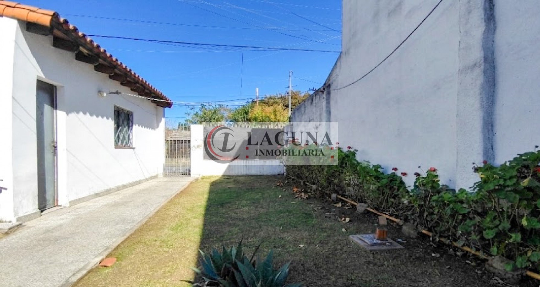 OPORTUNIDAD VENTA DE CASA CON GRAN LOTE Y GARAGE PRIVADO APTO NEGOCIO Y APTO CREDITO
