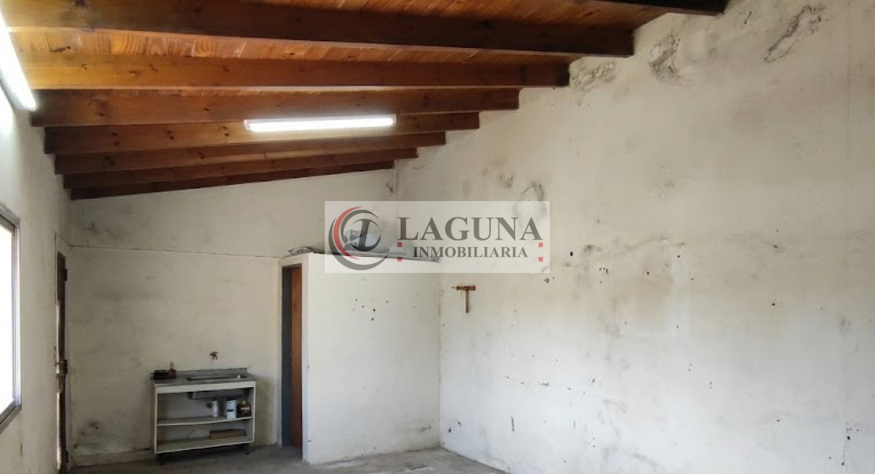 OPORTUNIDAD VENTA DE CASA CON GRAN LOTE Y GARAGE PRIVADO APTO NEGOCIO Y APTO CREDITO