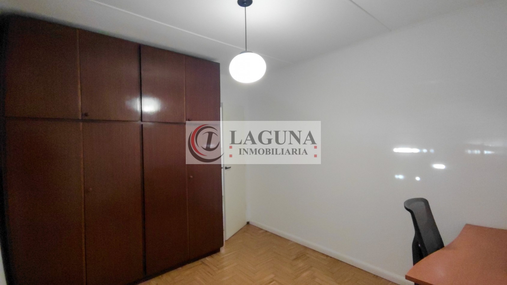 VENTA DE CASA MODERNIZADA CON GRAN LOTE, GARAGE Y GALPON