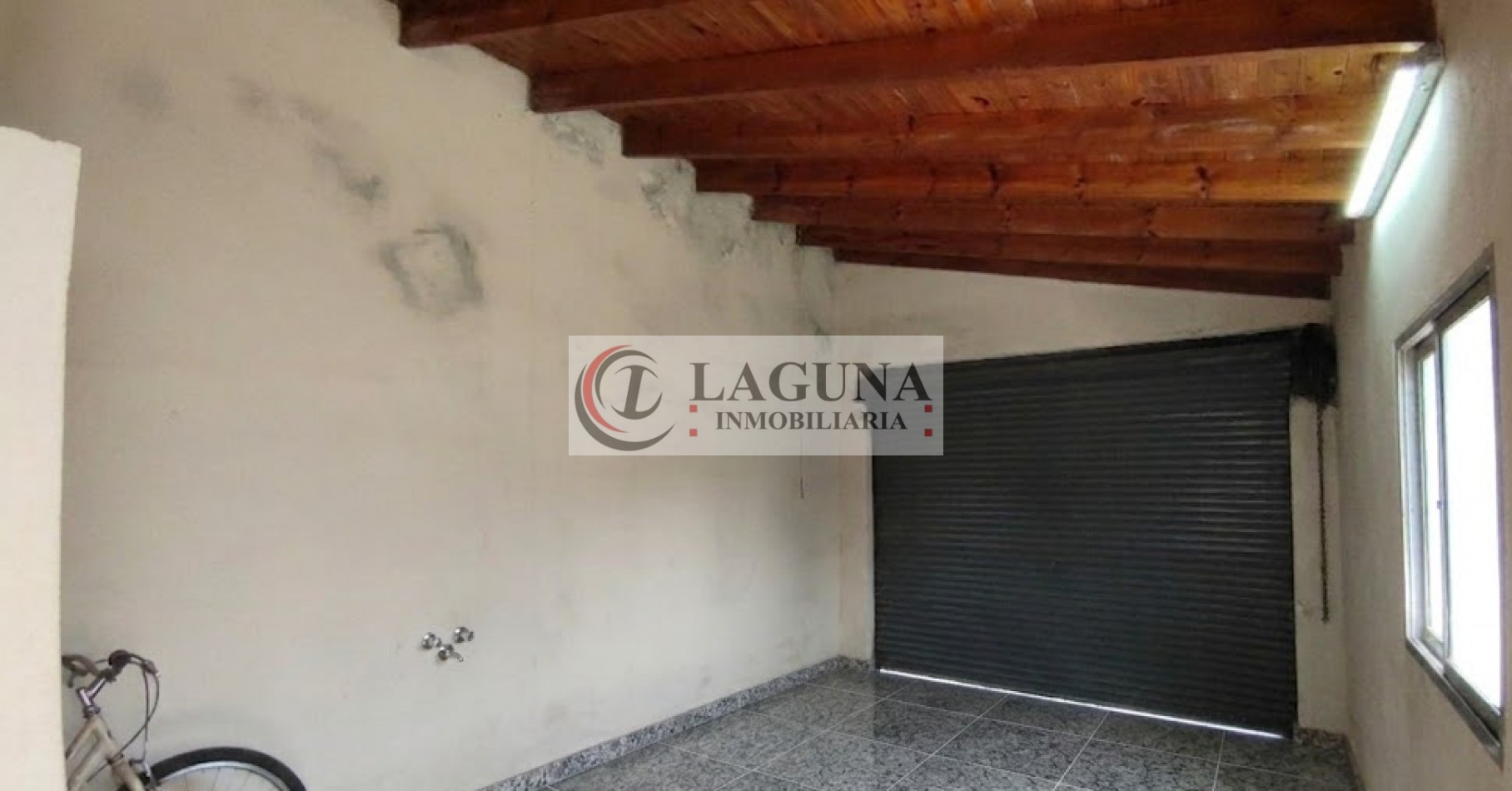 OPORTUNIDAD VENTA DE CASA CON GRAN LOTE Y GARAGE PRIVADO APTO NEGOCIO Y APTO CREDITO