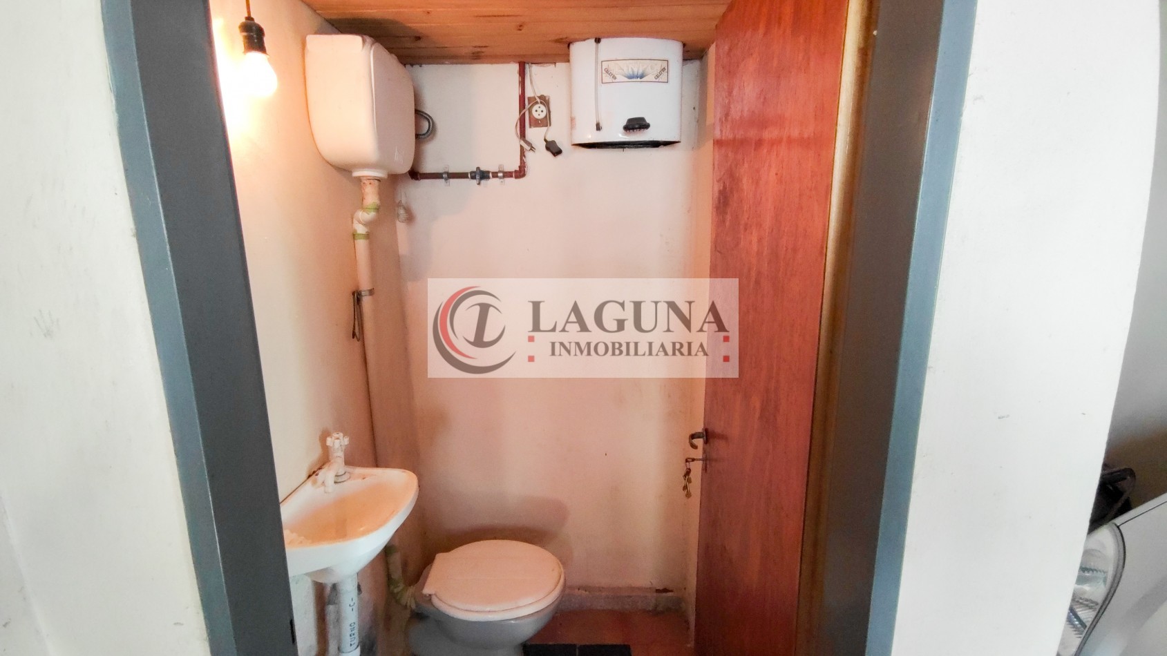 OPORTUNIDAD VENTA DE CASA CON GRAN LOTE Y GARAGE PRIVADO APTO NEGOCIO Y APTO CREDITO