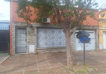VENTA DE CASA 3 AMBIENTES CON 3 DORMITORIOS, 2 BAÑOS, JARDIN CON PARRILLA, PILETA CLIMATIZADA Y GARAGE CUBIERTO