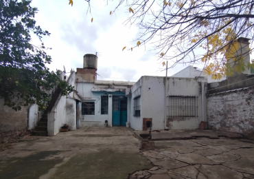 VENTA DE CASA A REFACCIONAR CON GRAN LOTE